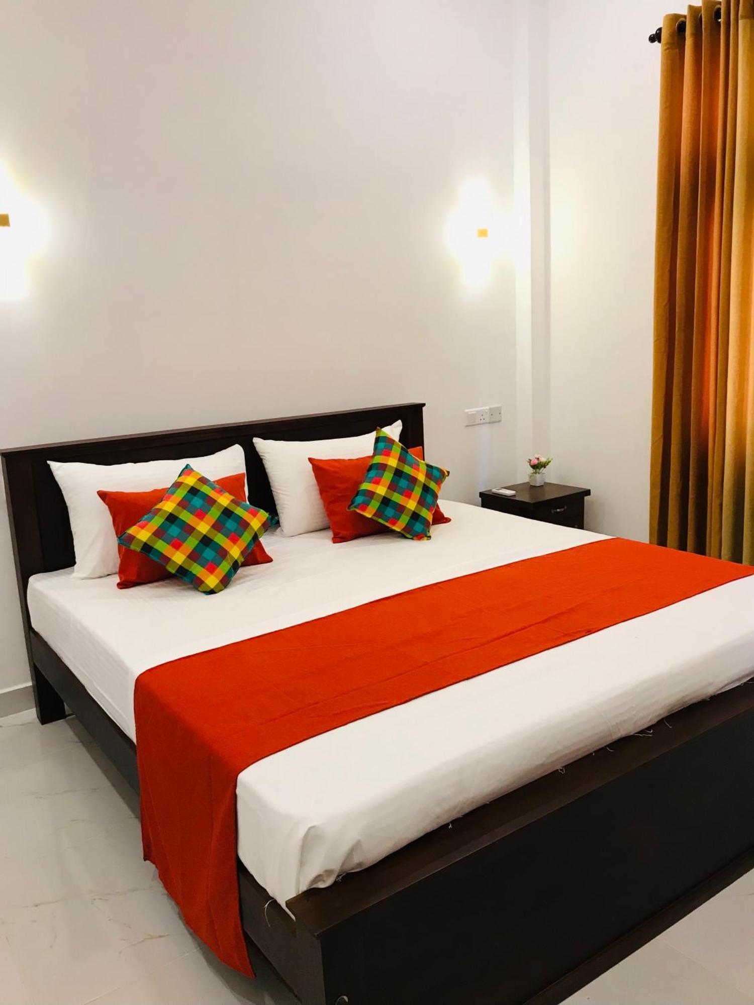Sri White Villa Airport Boutique Hotel Katunayaka Εξωτερικό φωτογραφία