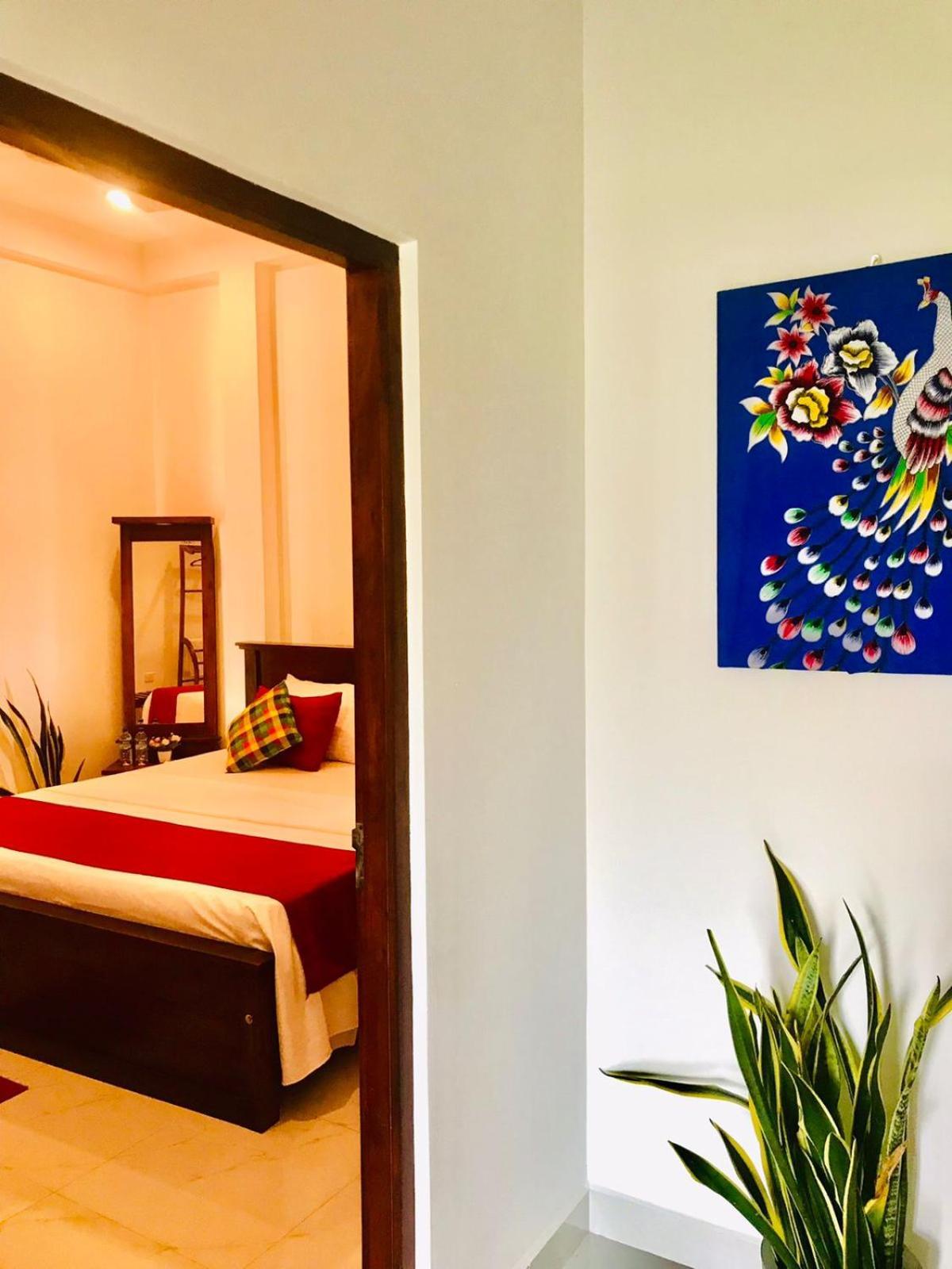 Sri White Villa Airport Boutique Hotel Katunayaka Εξωτερικό φωτογραφία